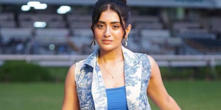 Raashi Singh, Telugu actress , lecturer love, College days