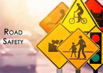 Police conducting traffic awareness programme in Narsapur