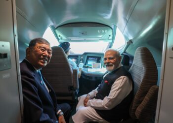 Modi and his Japanese counterpart travels to Sendai on bullet train, meets Indian loco pilots