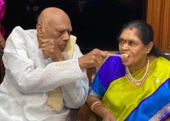former andhra pradesh cm konijeti rosaiah’s wife sivalakshmi passed away in hyderabad due to old age. leaders pay tributes.