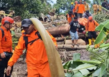 heavy floods 16 people killed in indonesia’s north sulawesi after torrential rains, with homes damaged and hundreds evacuated.